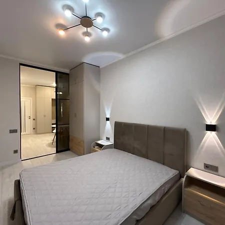 с балконом у парка победы! Apartment Odesa