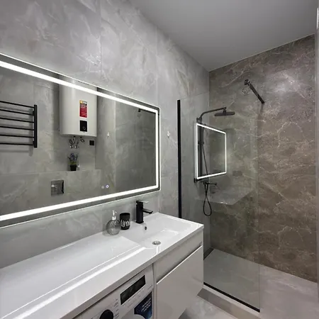 с балконом у парка победы! Apartment Odesa