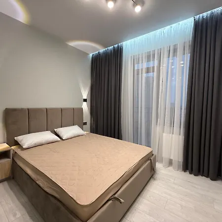 с балконом у парка победы! Apartment Odesa