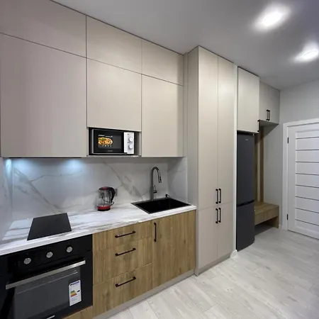с балконом у парка победы! Apartment *
